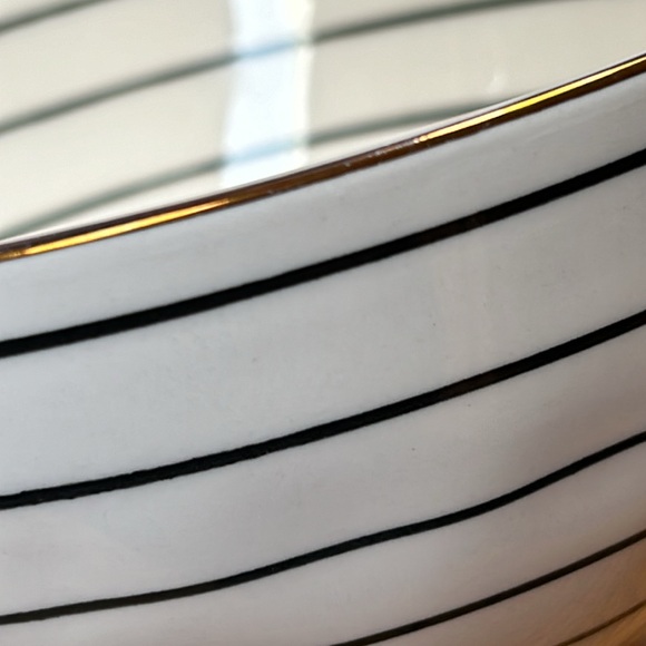 Thyme & Table bowl. White, black stripes, gold edge.  Great condition - Picture 5 of 7